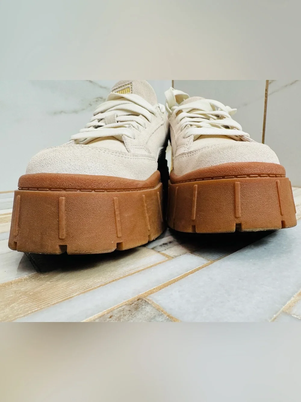 Puma Mayze Stack Luxe Platform Sneakers Cream Suede Gum Sole Women’s US 8